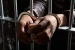Detienen a hombre en AILA vinculado a gran alijo de marihuana