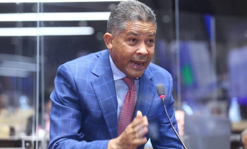 Cedeño defiende Gobierno sobre legislación petrolera de RD