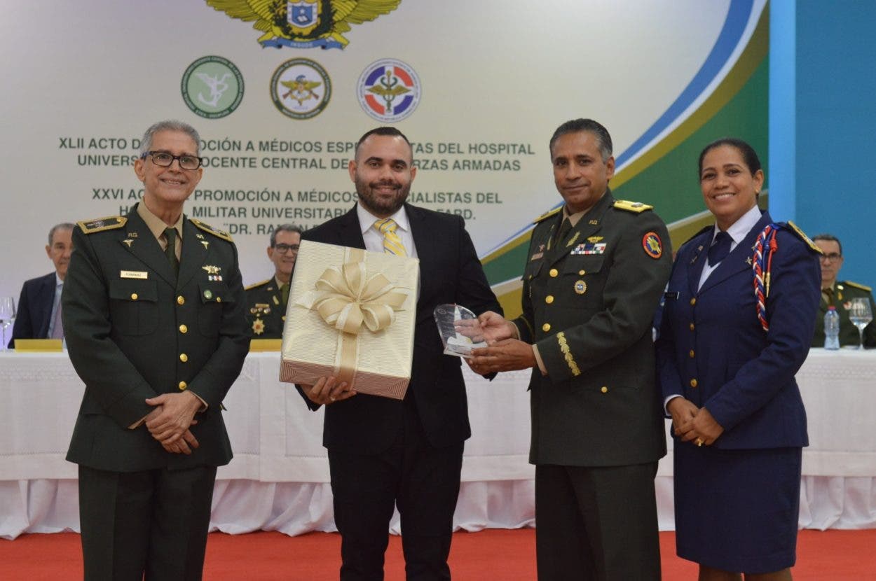 Gradúan 125 médicos cursaron residencias Hospitales Universitarios FFAA