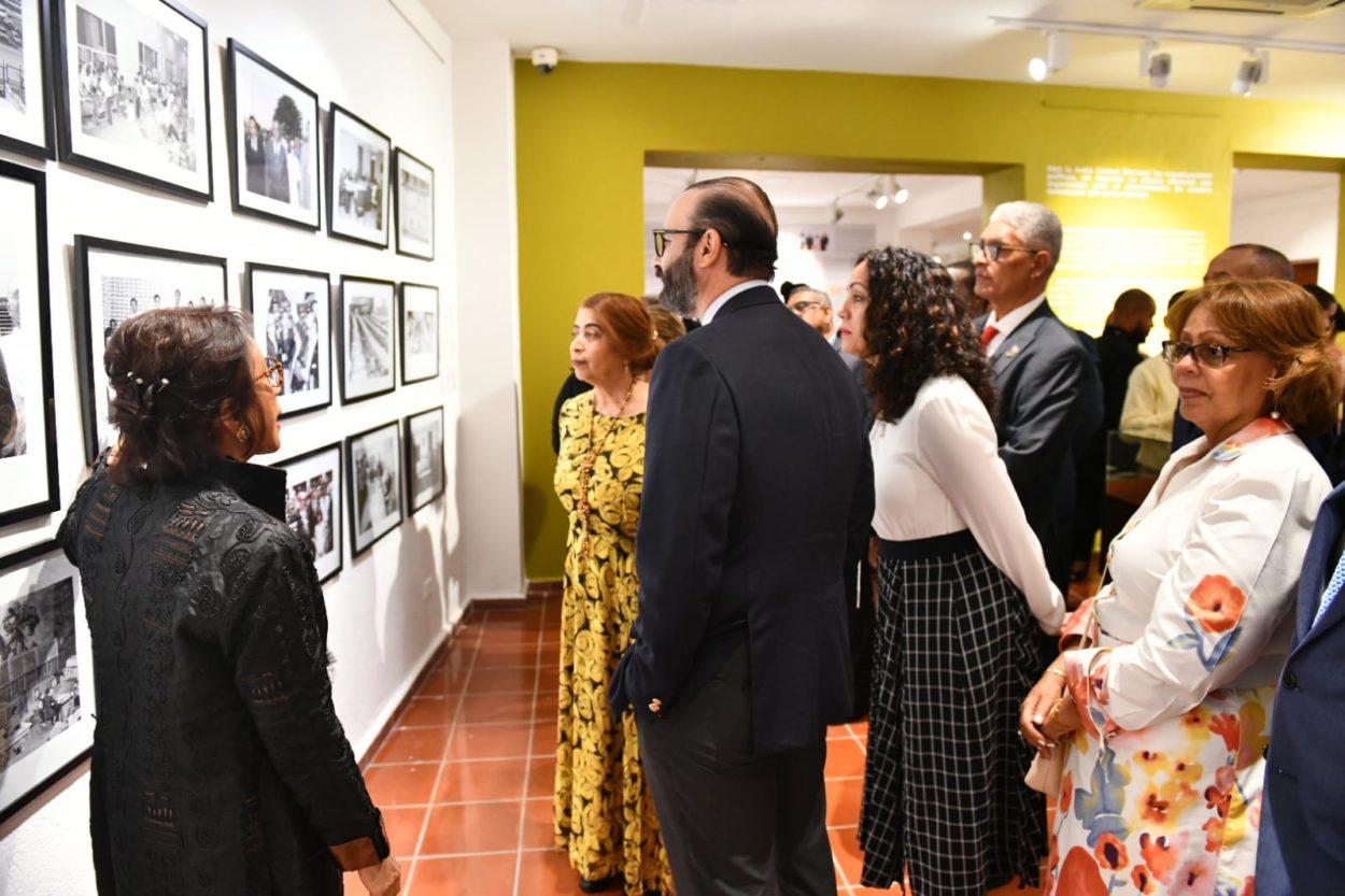 JCE y Banreservas dejan abierta la exposición documental “100 años, ¡Un siglo de Historia!”