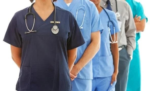 Nueva ley en NY restringe horas extras obligatorias para enfermeras