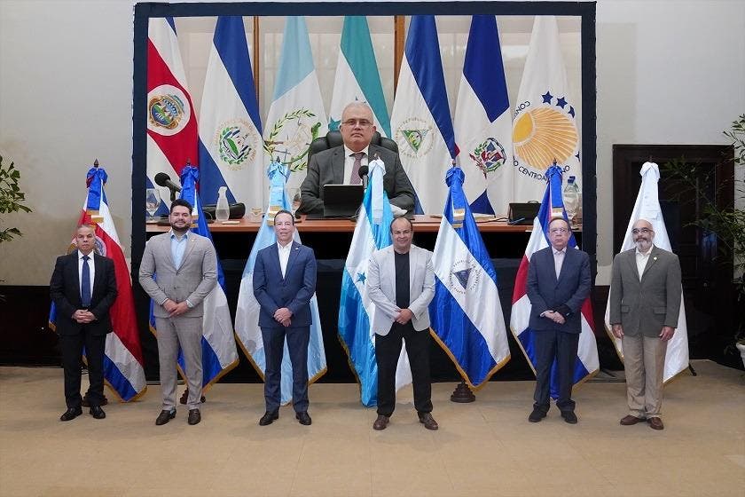 Valdez Albizu cita complejidad contexto internacional en reunión del Consejo Monetario Centroamericano