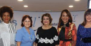 Café Literario analiza los riesgos de las redes sociales