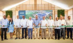 Inauguran parque solar en Montecristi