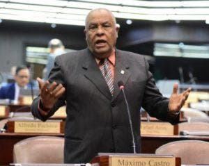 Castro Silverio anuncia retiro como legislador
