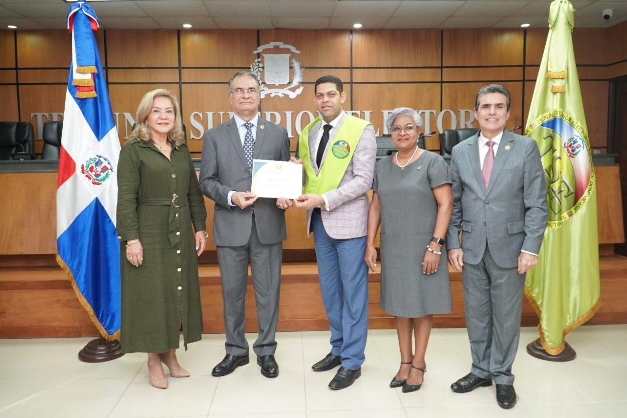 TSE gradúa delegados de partidos políticos en Justicia Electoral