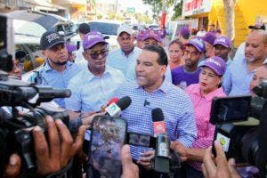 Luis Alberto inaugura local PLD en Villa Liberación; realiza visitas casa a casa
