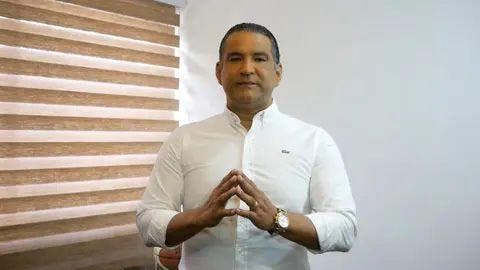 Luis Alberto se solidariza con afectados por las lluvias en SDE; dice “eso cambiará”