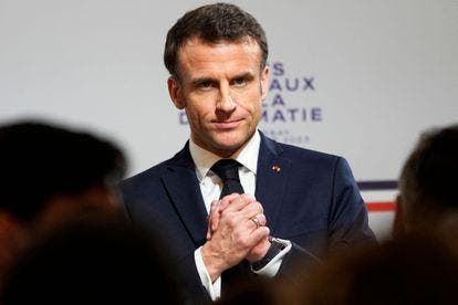 Macron busca superar tensión de esta legislatura en medio de pugna por su sucesión