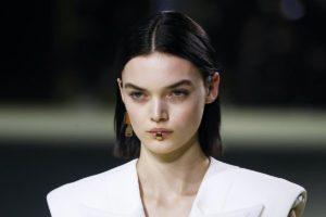 El piercing, de accesorio marginal a adorno en la alta moda