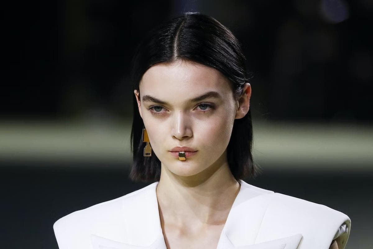 El piercing, de accesorio marginal a adorno en la alta moda