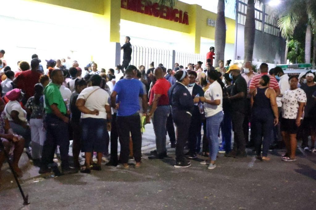 Familias de varios de los heridos tratan de conocer cual es la situación de sus parientes en el hospital Doctor Juan Pablo Pina