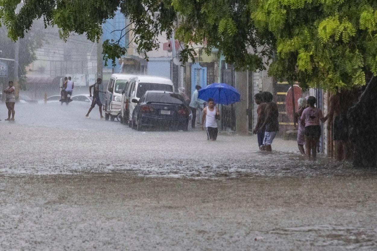 Tormenta Franklin toca tierra y arroja fuertes lluvias en RD y Haití