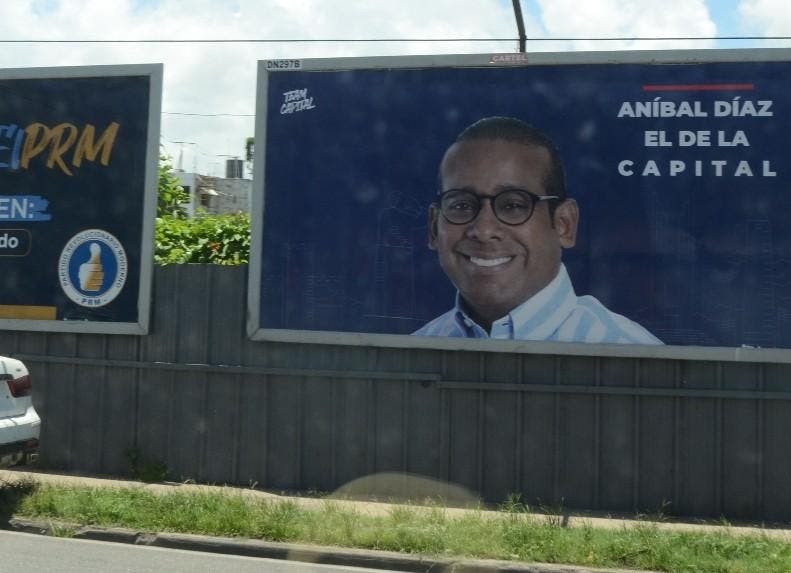 Iglesia dice partidos llenan calles de afiches