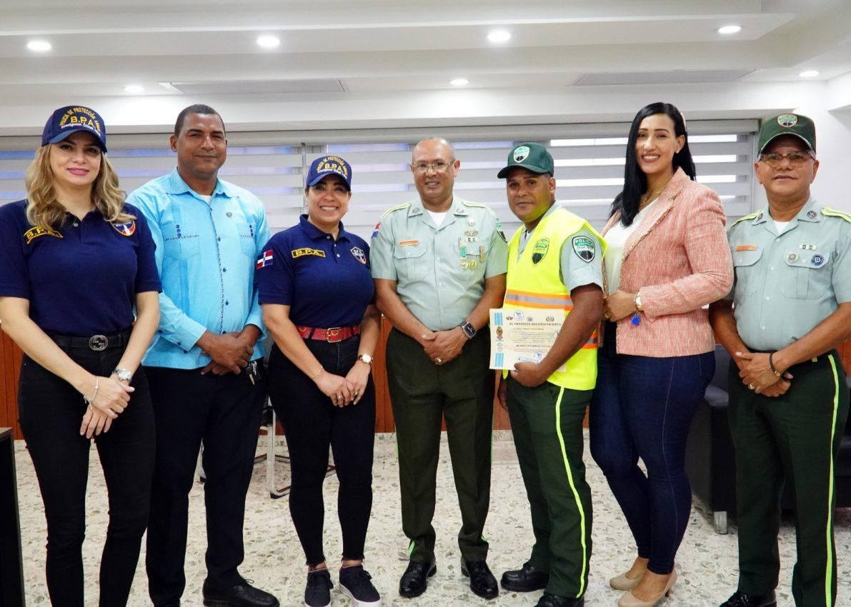 Reconocen miembros Digesett por salvar animal