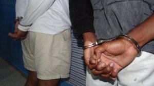 Detienen a dos hombres con nueve fardos de presunta droga en Puerto Rico