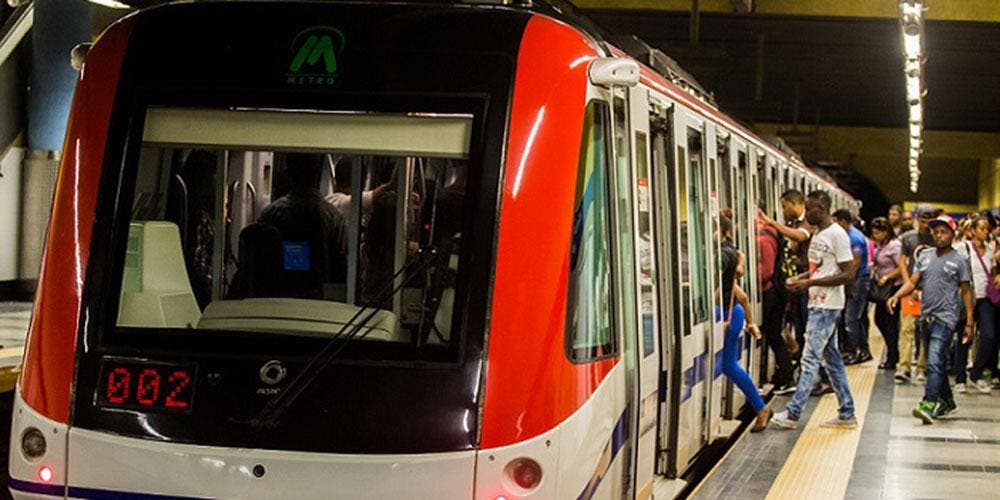 Metro trabajará hasta las 8:00 pm, y mañana desde las 7:00 am a 8:00 pm