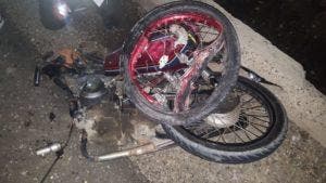 Mueren 3 jóvenes en choque de motocicletas en Moca