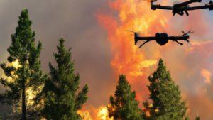 Estudian utilizar redes inteligentes de drones para controlar grandes incendios forestales