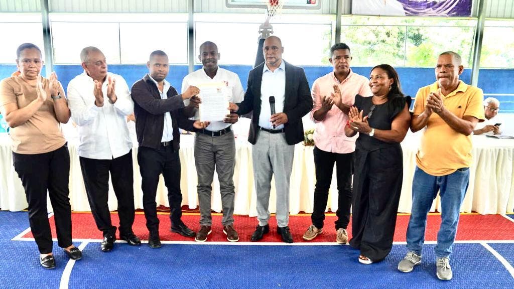 Gobierno entrega titulación de terrenos en El Valle