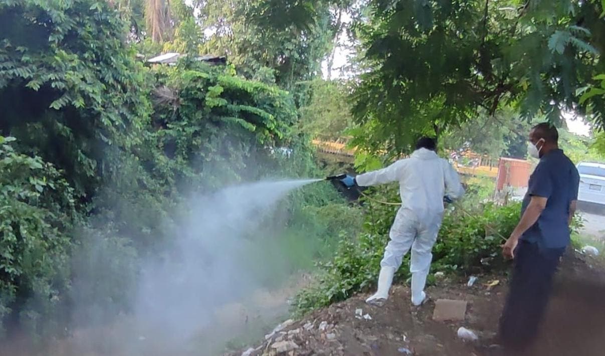 Salud acude a los barrios por dengue
