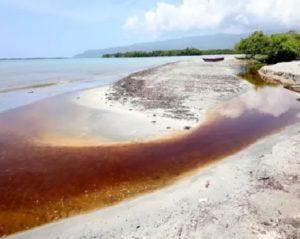 Niegan derrame combustible en Azua