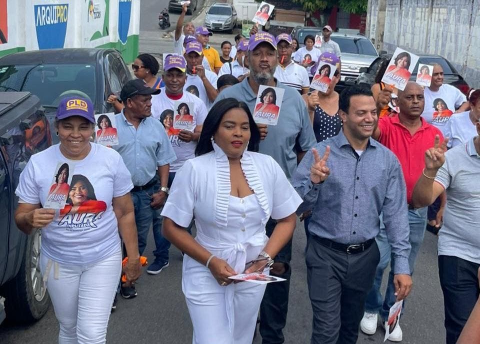 Aura Heredia: “Funcionarios andan en reelección sin tomar licencia”