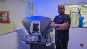 Realizan primera cirugía bariátrica por robot en SD