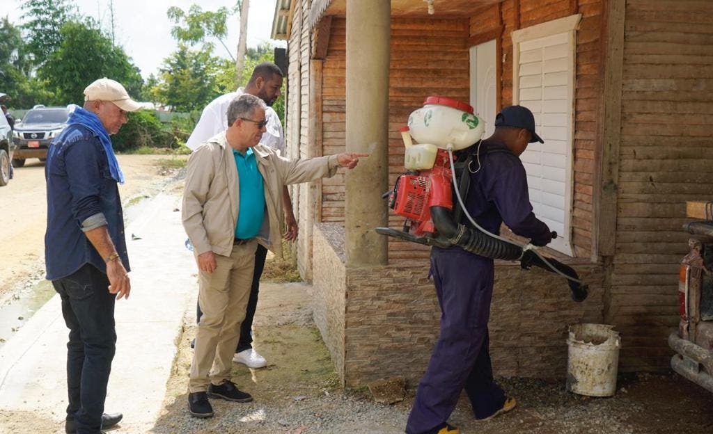 Realiza jornada fumigación para prevenir el dengue en San José de los Llanos