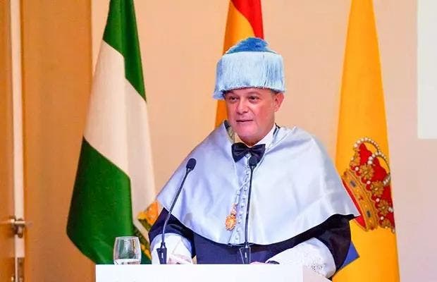 Alejandro Sanz dedica a la alegría su doctorado honoris causa
