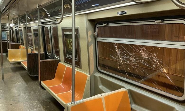 Rompen 78 ventanas de vagones en 35 trenes del subway NYC