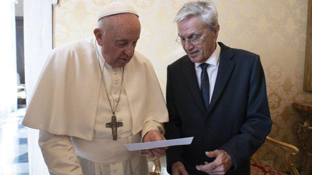 El papa recibió en el Vaticano a Caetano Veloso