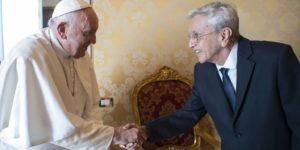 El papa recibió en el Vaticano a Caetano Veloso