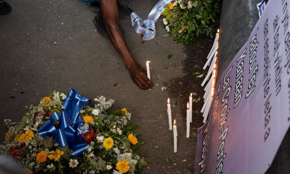 El homenaje fue dirigido a todos los muertos en las masacres de Carrefour-Feuilles Rosemberg, Tabarre y Martissant, sin olvidar a los muertos en la matanza de Canaan".