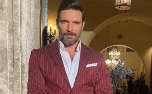 Julián Gil, esperando una llamada