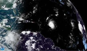 El ojo del poderoso huracán Lee pasará muy al norte de las Antillas Menores