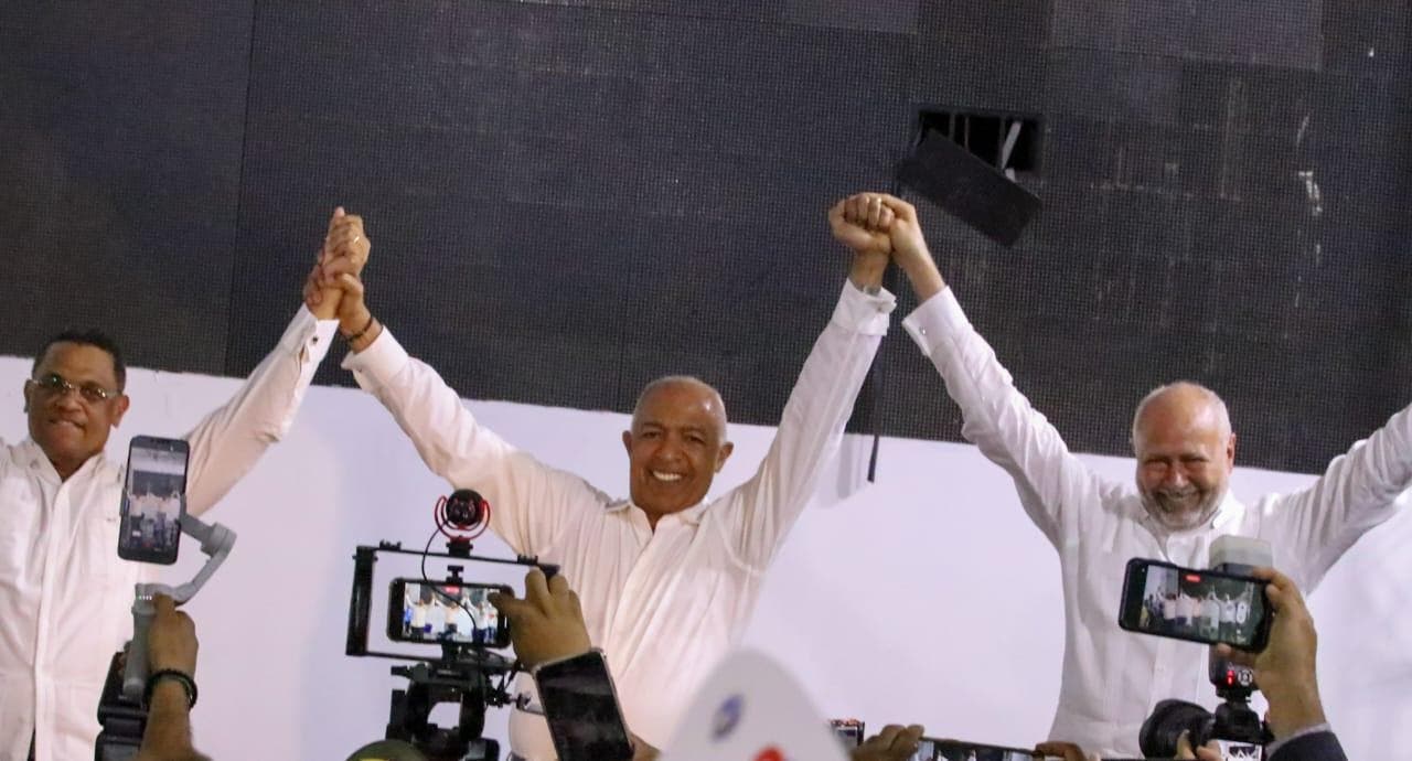 Mérido Torres y Robert Arias deciden pactar con Bertico Santana