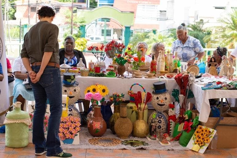 Envejecientes se destacan en feria inclusiva