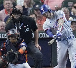 Rangers regresan a casa con ventaja