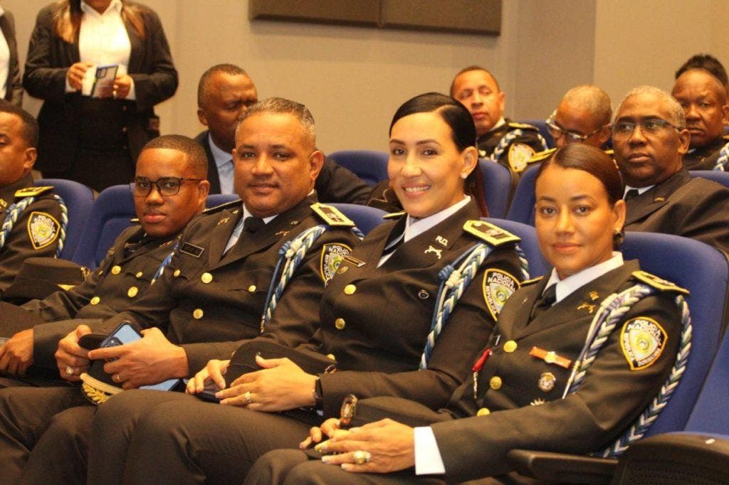 Reconocen con la "Orden del Mérito Policial" a cientos de miembros policiales