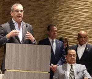 Abinader dice no permitirá privilegios con pagos fiscales