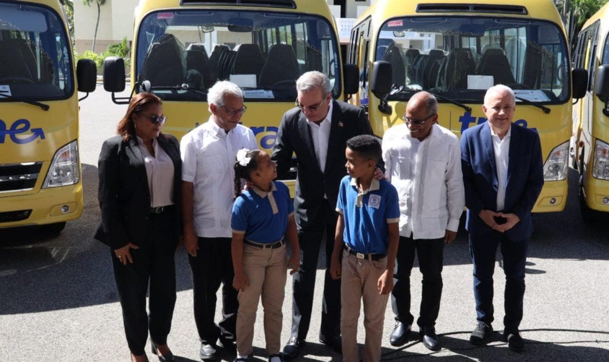 Abinader lanza el plan transporte escolar GSD