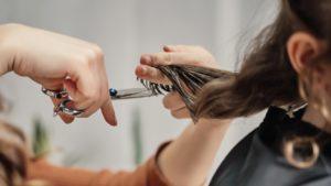Peluquería china condenada a indemnizar a una novia a la que cortaron el pelo de más