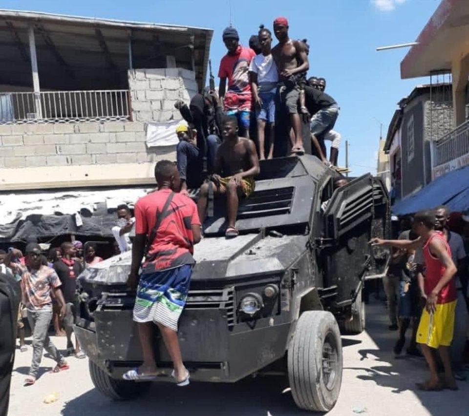 EE.UU . reafirma su lucha a la violencia en Haiti y acusa de secuestro al jefe de una banda.