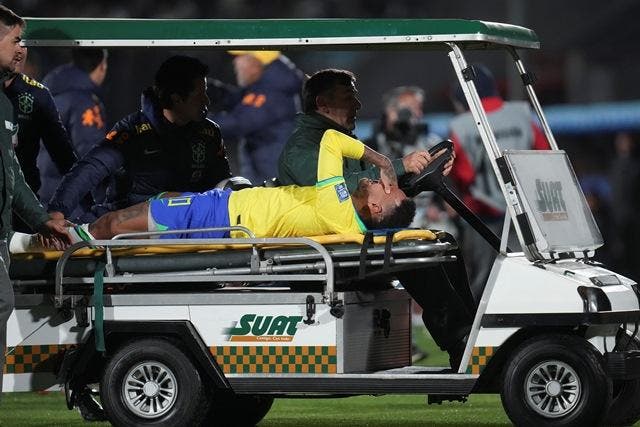 Neymar será sometido a una cirugía tras romperse ligamento de rodilla