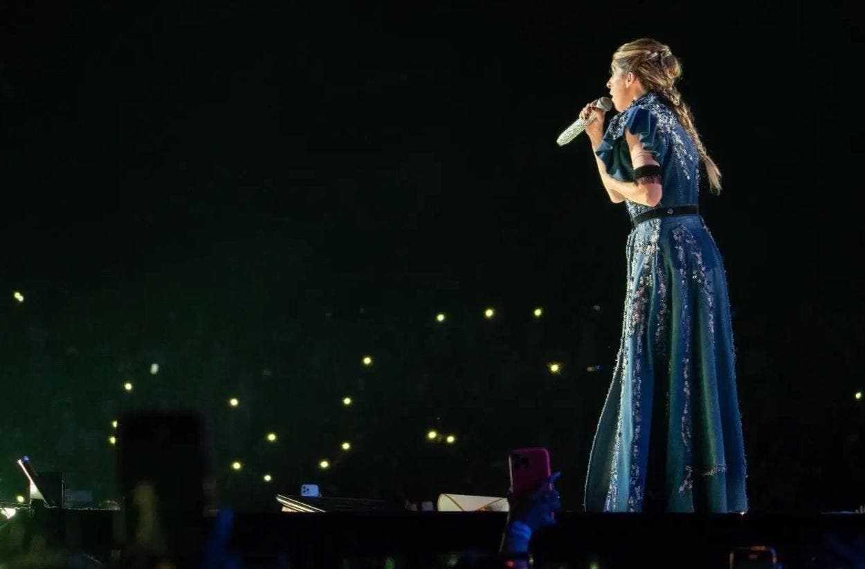 Flor Bertotti remueve sentimientos en  concierto