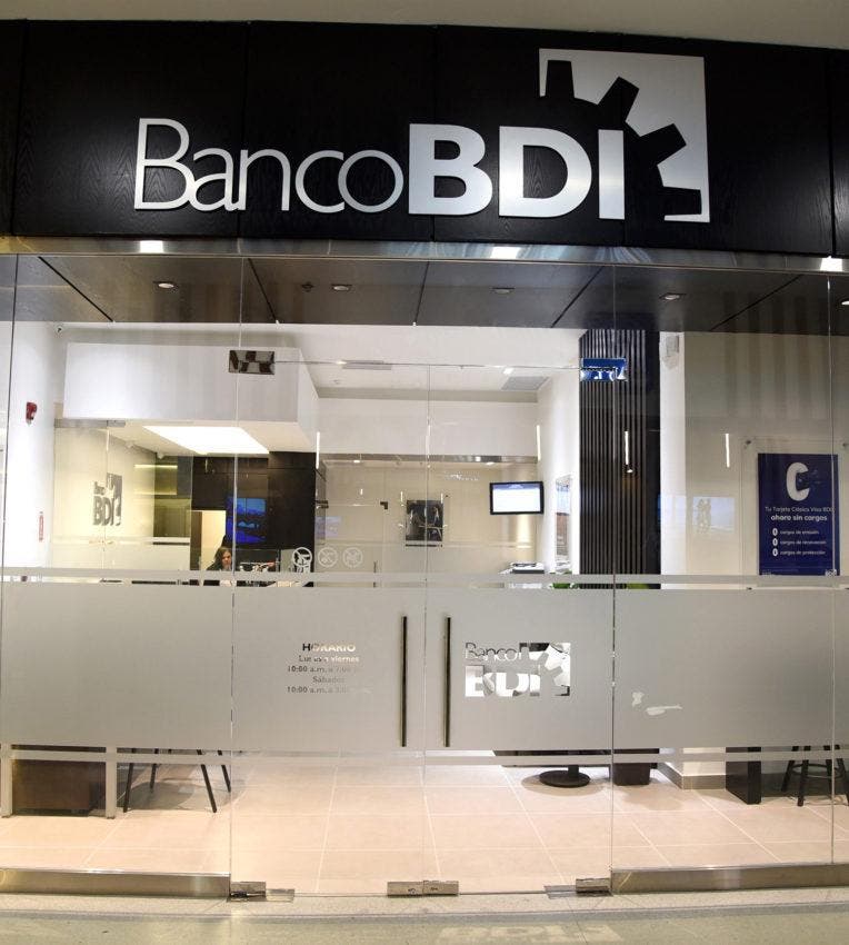 Fachada Sucursal del Banco BDI en Centro Comercial Blue Mall