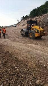 Evaluarán trabajos carretera comunica Barahona y Pedernales