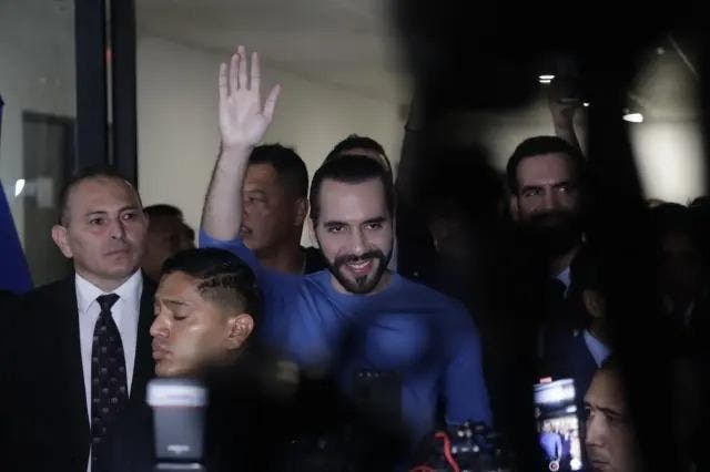 Bukele presenta solicitud para competir por la Presidencia salvadoreña en 2024
