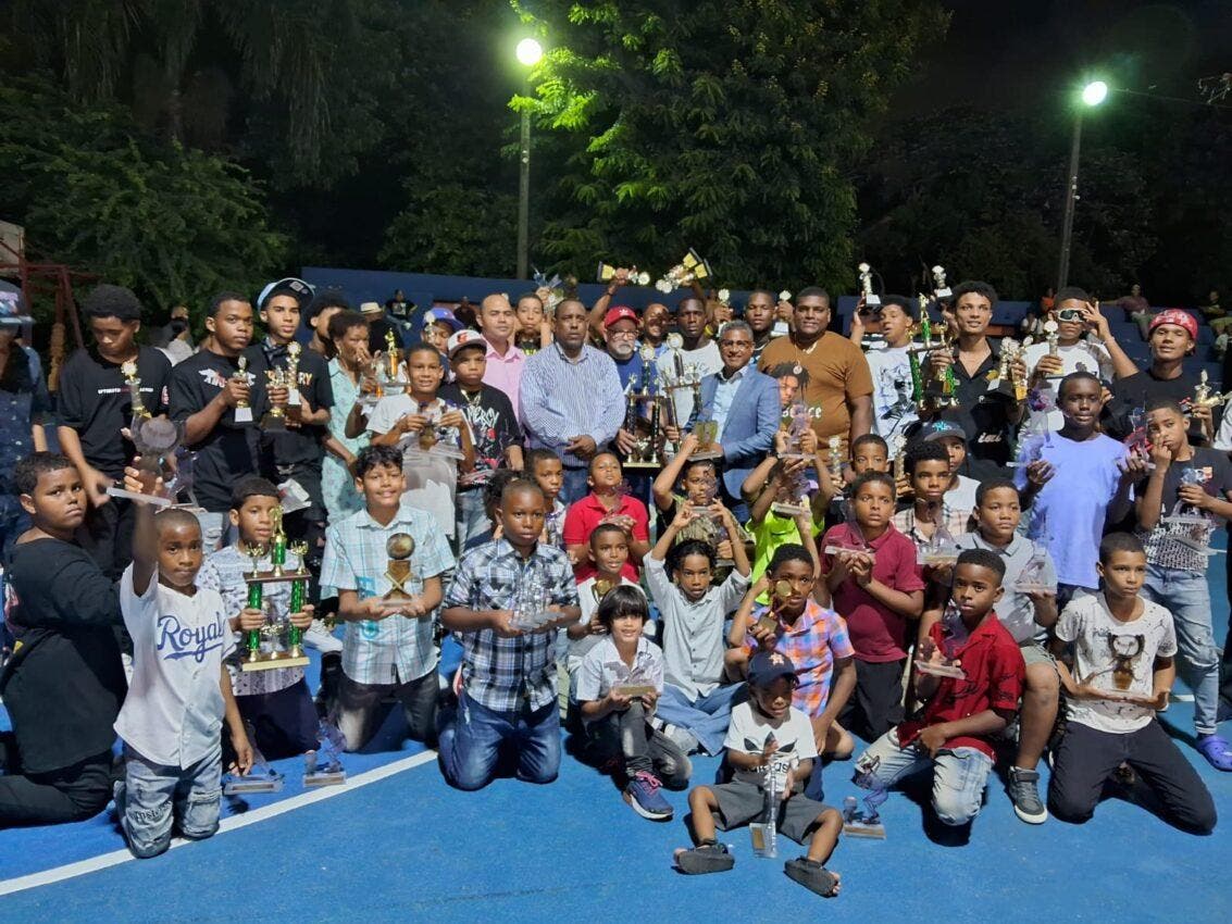 Academia Luisito premia más destacados XX Torneo Interno